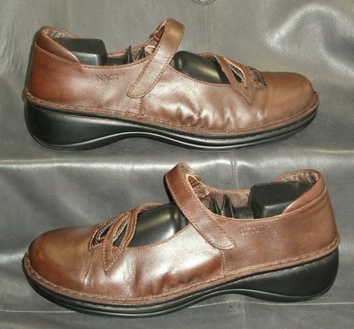 naot closed toe shoes